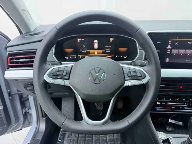 Volkswagen Lavida — Фото автомобиля 11