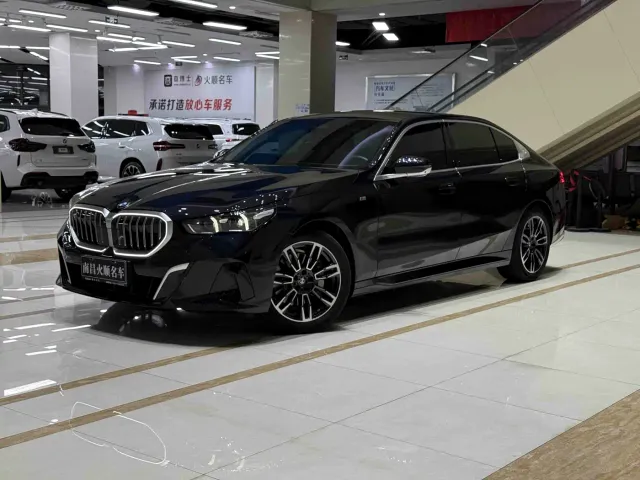 Фотография автомобиля — BMW 5 Series