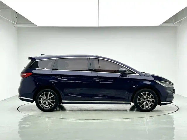 BYD Song MAX — Фото автомобиля 9