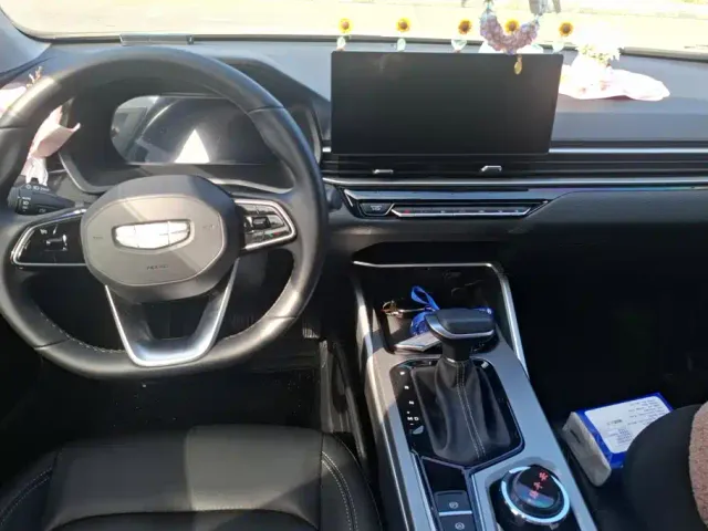 Geely Emgrand — Фото автомобиля 12