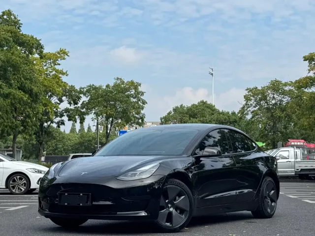 Фотография автомобиля — Tesla Model 3