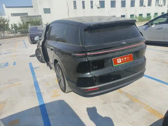 Li Auto i8 — Фото автомобиля 6
