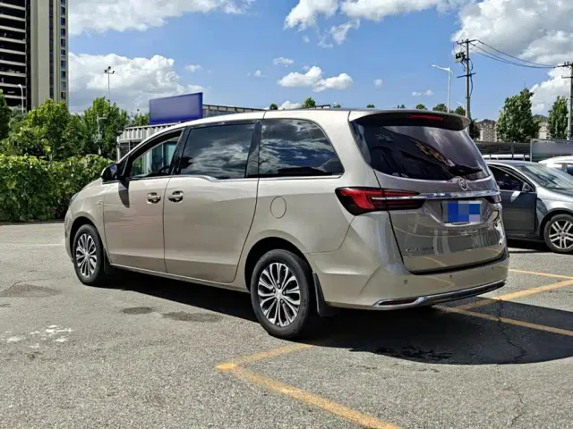 Buick GL8 — Фото автомобиля 4