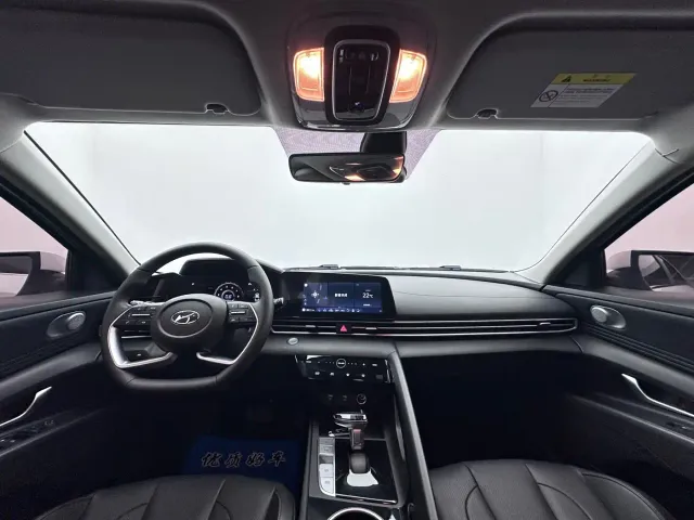 Hyundai Elantra — Фото автомобиля 11