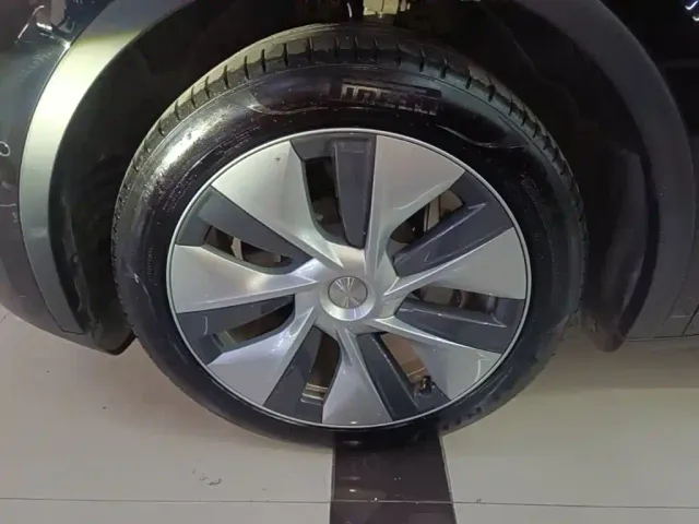 Tesla Model Y — Фото автомобиля 22
