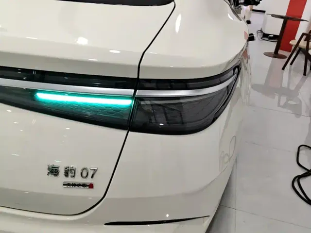 BYD Seal 07 DM-i — Фото автомобиля 7