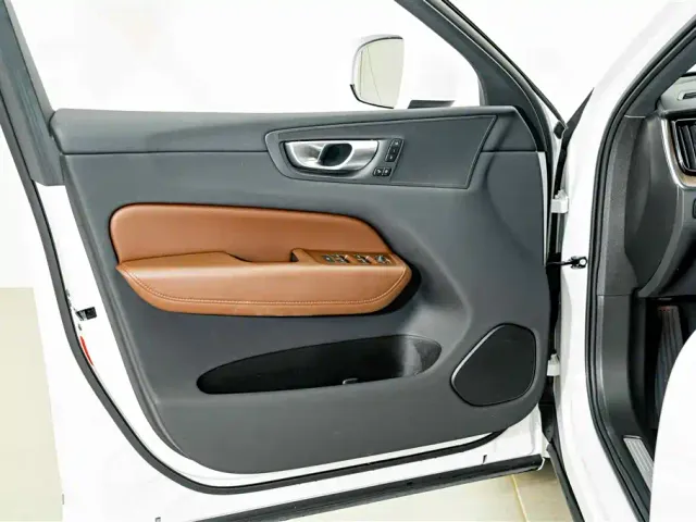 Volvo XC60 — Фото автомобиля 16