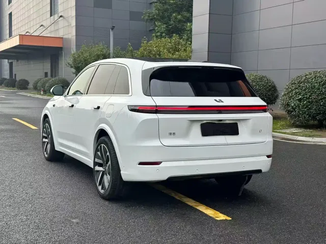 Li Auto L7 — Фото автомобиля 13