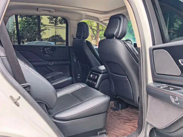 Lincoln Aviator — Фото автомобиля 12