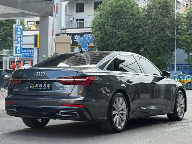 Audi A6L — Фото автомобиля 9