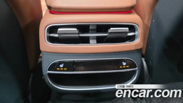 Genesis GV70 — Фото автомобиля 25