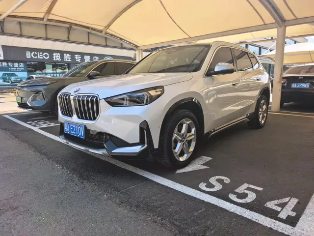 Фотография автомобиля — BMW X1