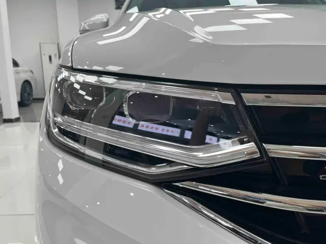Volkswagen Tiguan L — Фото автомобиля 16
