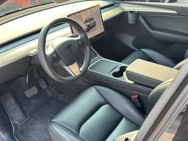 Tesla Model Y — Фото автомобиля 4