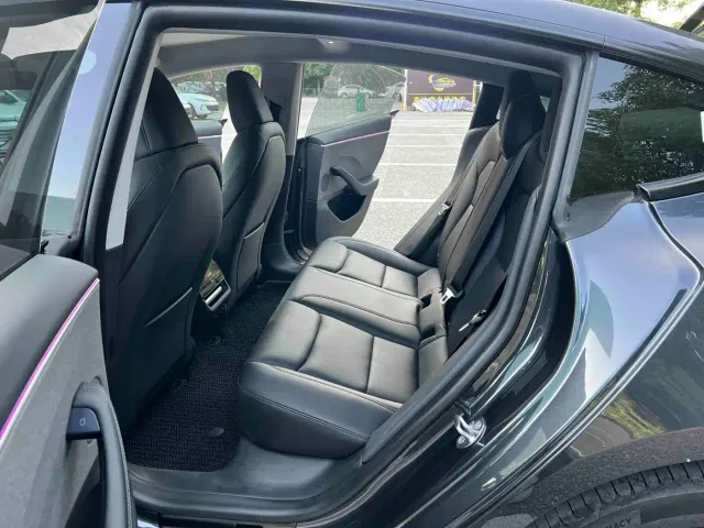 Tesla Model 3 — Фото автомобиля 6