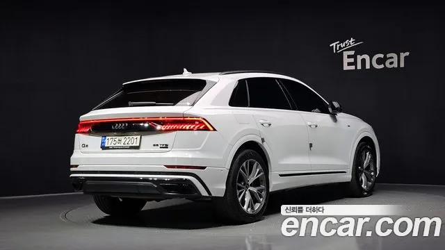 Audi Q8 55 TFSI quattro Premium — Фото автомобиля 2