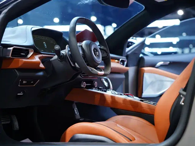 Lotus Emira — Фото автомобиля 14