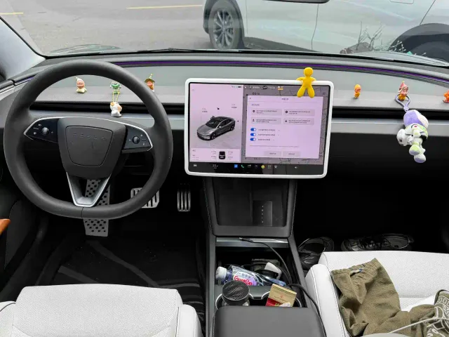 Tesla Model 3 — Фото автомобиля 7