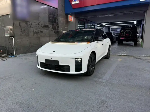 Фотография автомобиля — Li Auto i6