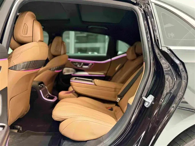 Mercedes-Benz E-Class — Фото автомобиля 5