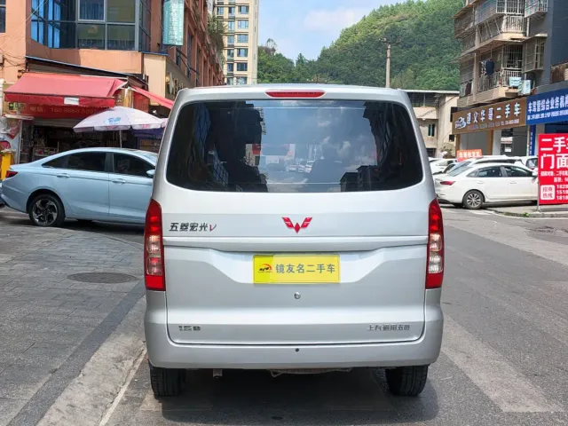 Wuling Hongguang V — Фото автомобиля 5