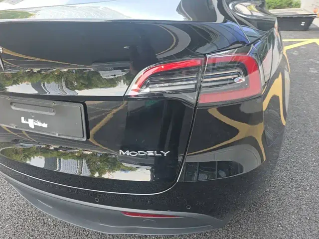 Tesla Model Y — Фото автомобиля 7