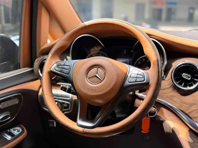 Mercedes-Benz V-Class — Фото автомобиля 5
