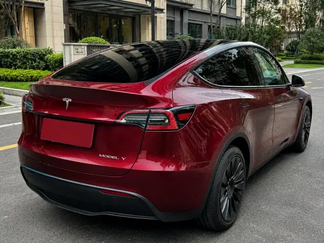 Tesla Model Y — Фото автомобиля 6
