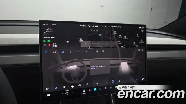 Tesla Model Y — Фото автомобиля 23