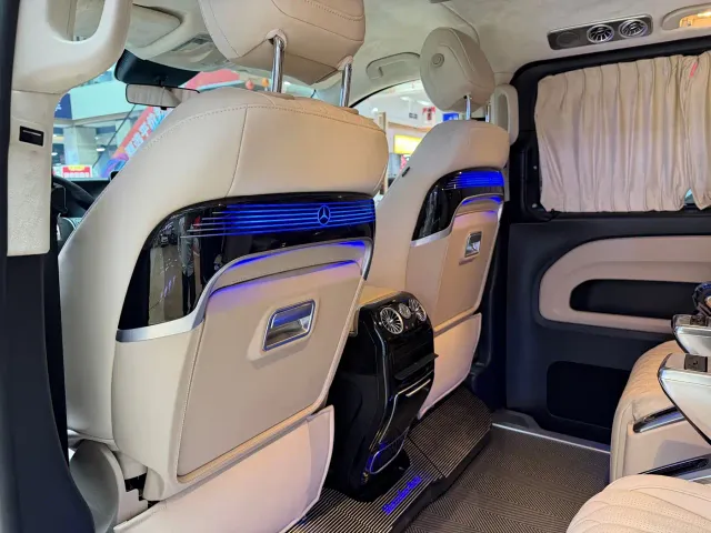 Mercedes-Benz Vito 2023 2.0T Business 7-Seater — Фото автомобиля 13