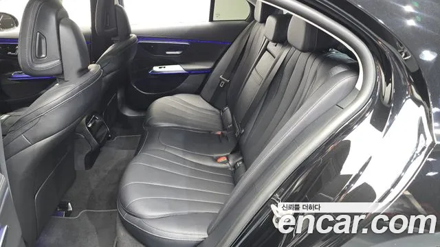 Mercedes-Benz E-Class — Фото автомобиля 11
