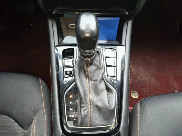 Roewe RX3 — Фото автомобиля 13
