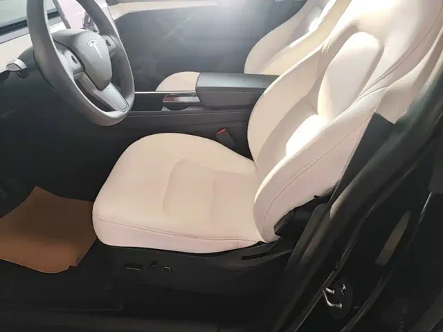 Tesla Model Y — Фото автомобиля 14