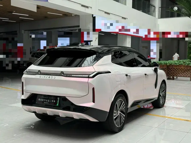 Lynk & Co 08 EM-P — Фото автомобиля 19