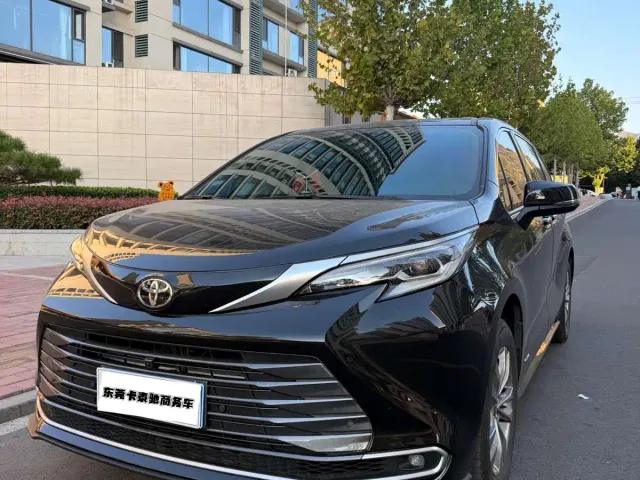Фотография автомобиля — Toyota Sienna