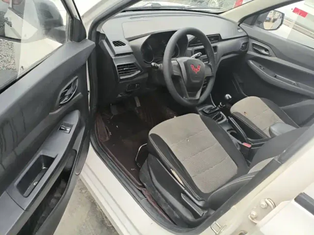 Wuling Hongguang — Фото автомобиля 15