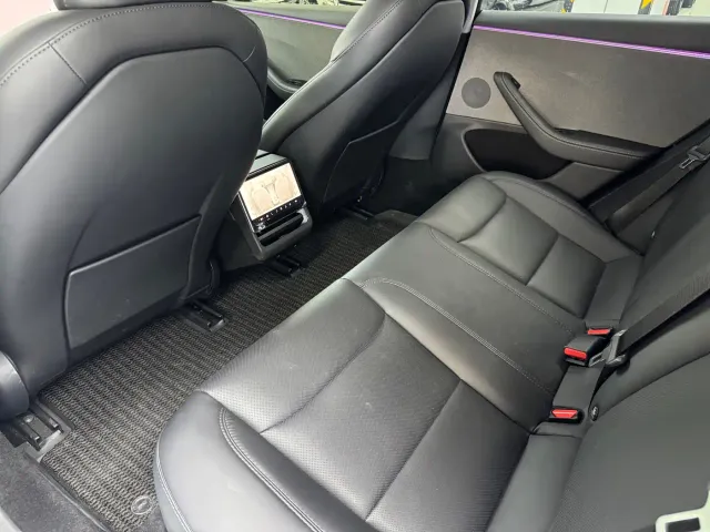 Tesla Model 3 — Фото автомобиля 5