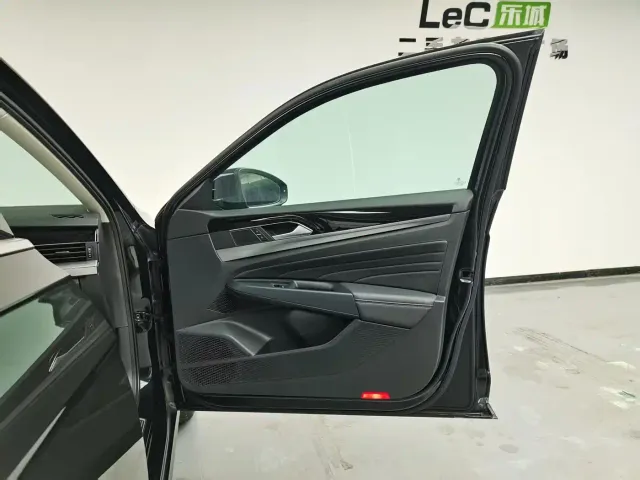 Volkswagen Passat — Фото автомобиля 9