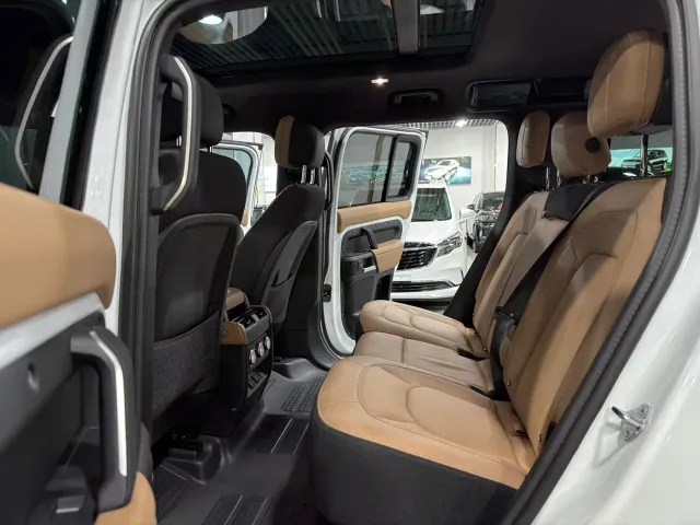 Land Rover Defender — Фото автомобиля 6