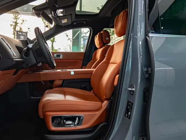 Li Auto L8 — Фото автомобиля 8