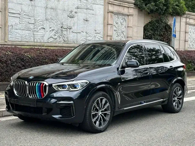 Фотография автомобиля — BMW X5