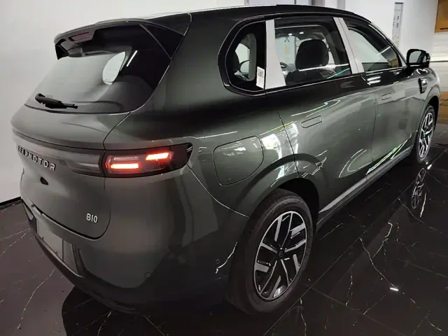 Leapmotor B10 — Фото автомобиля 6