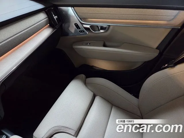 Volvo S90 — Фото автомобиля 12