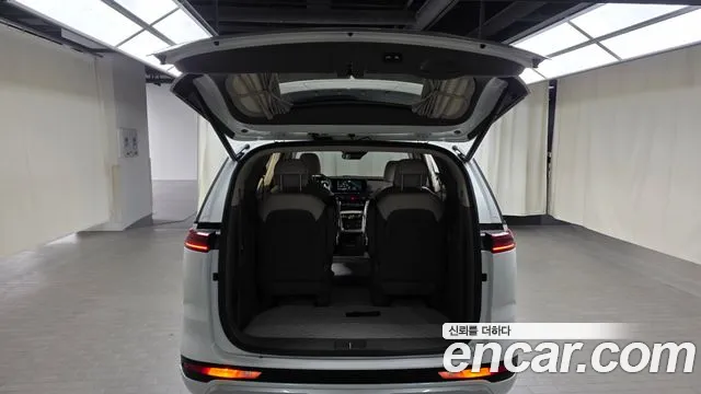 Kia Carnival Generation 4 — Фото автомобиля 23