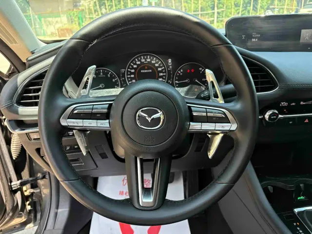 Mazda Axela — Фото автомобиля 7