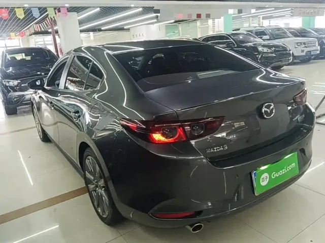 Mazda Axela — Фото автомобиля 4