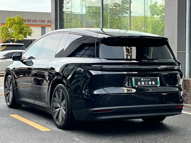 Li Auto i8 — Фото автомобиля 3