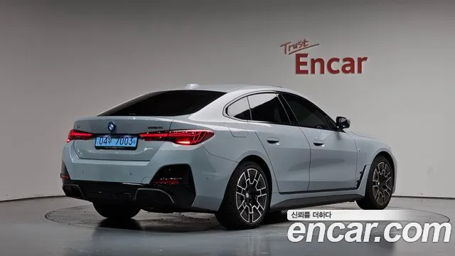 BMW i4 — Фото автомобиля 2