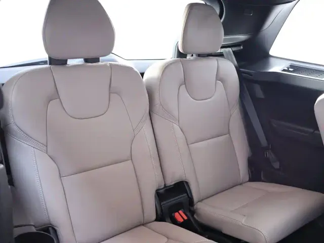 Volvo XC90 — Фото автомобиля 24