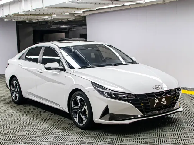 Hyundai Elantra — Фото автомобиля 3